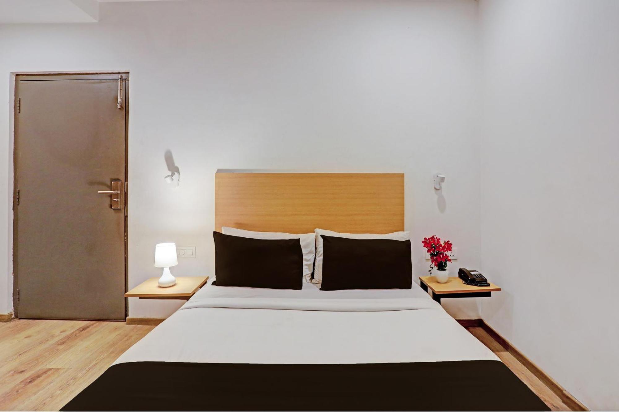 Townhouse Near Secunderabad Railway Station, Yashoda Hospital, Patny Centre Екстер'єр фото