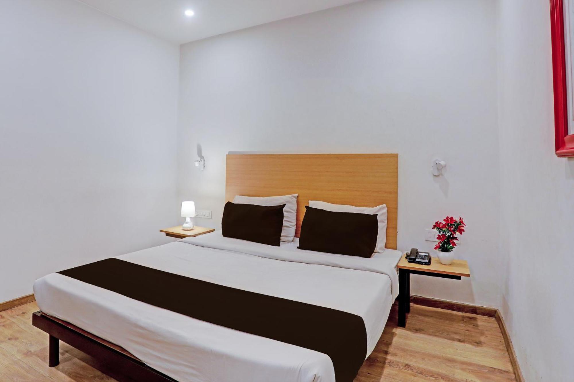 Townhouse Near Secunderabad Railway Station, Yashoda Hospital, Patny Centre Екстер'єр фото