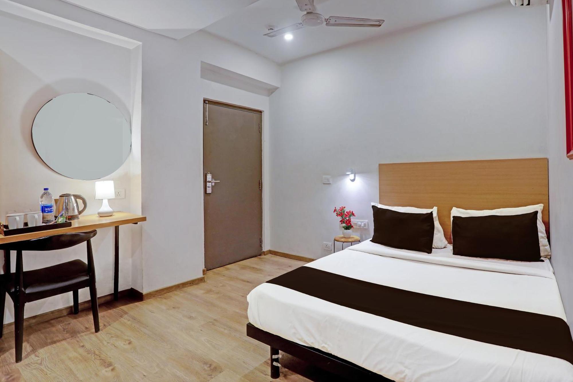 Townhouse Near Secunderabad Railway Station, Yashoda Hospital, Patny Centre Екстер'єр фото