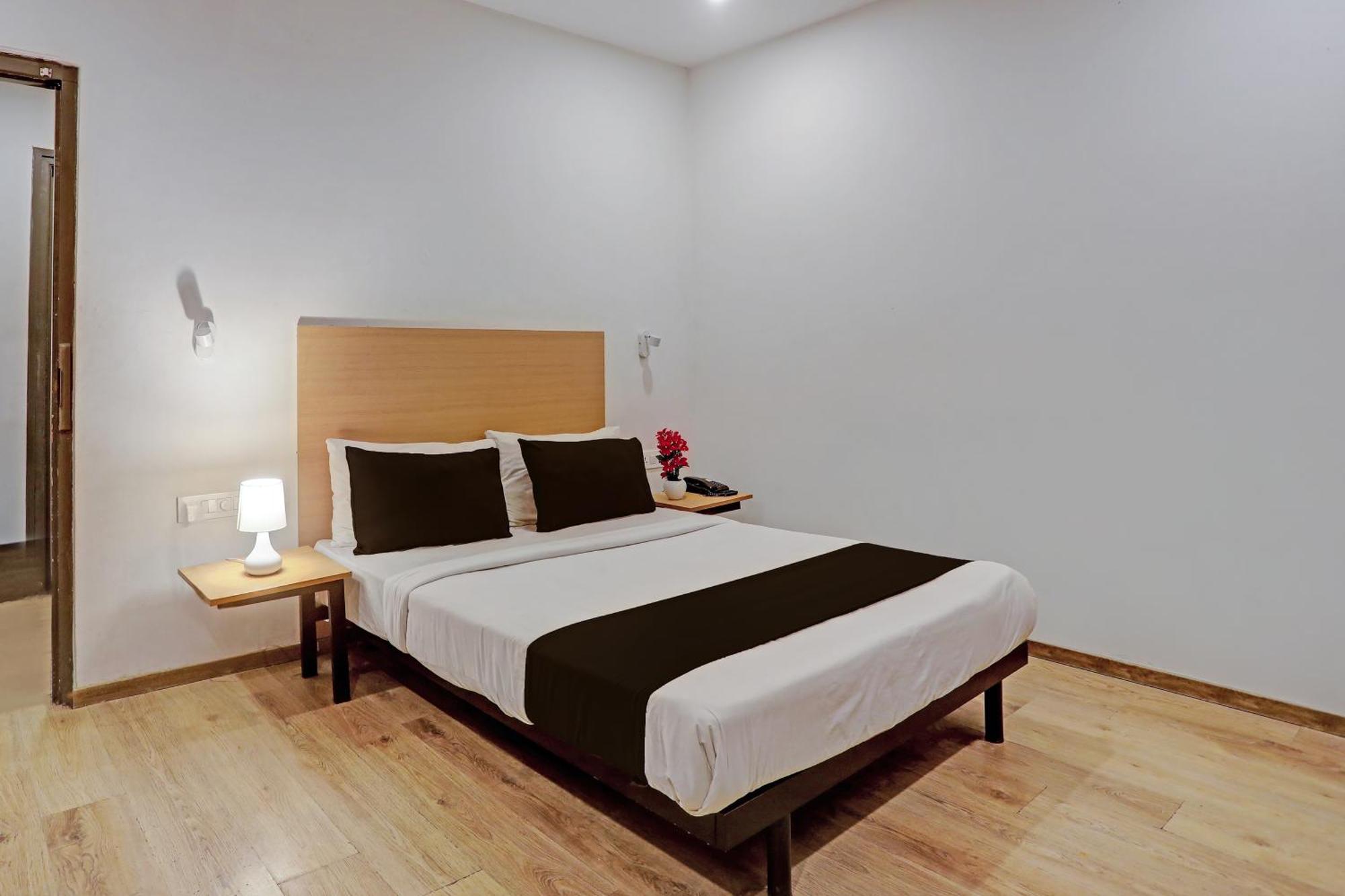 Townhouse Near Secunderabad Railway Station, Yashoda Hospital, Patny Centre Екстер'єр фото